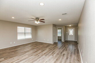 516 Tweeter Dr in Fort Worth, TX - Building Photo - Building Photo