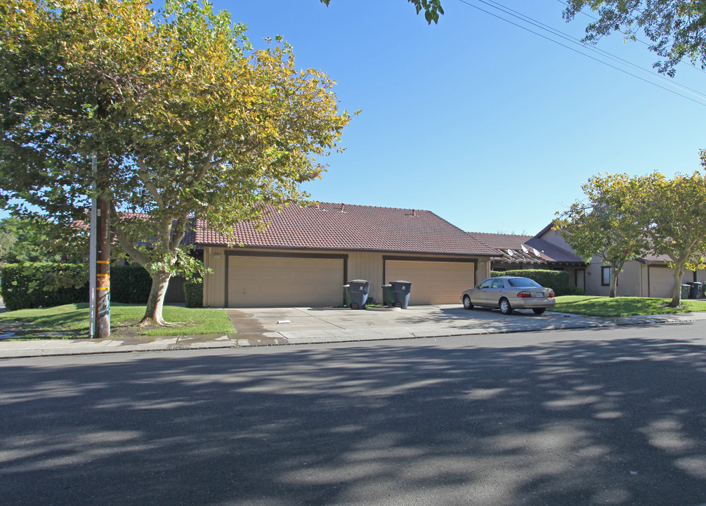 Forest Green in Tracy, CA - Building Photo