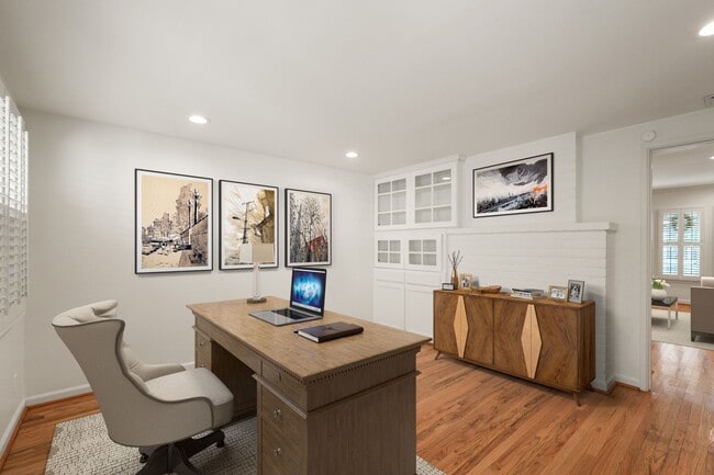 11861 Laurelwood Dr in Studio City, CA - Foto de edificio - Building Photo