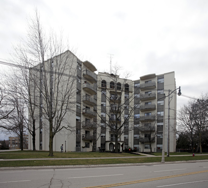 Bronte Estates in Oakville, ON - Building Photo