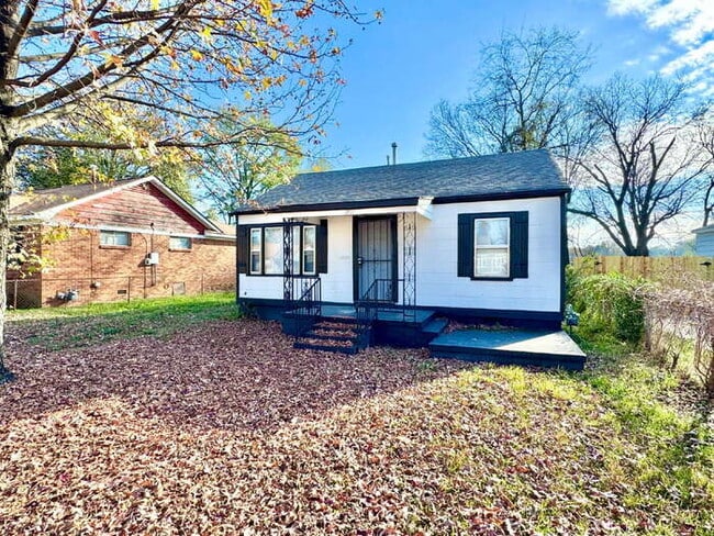 2071 Hubert Ave in Memphis, TN - Building Photo - Building Photo