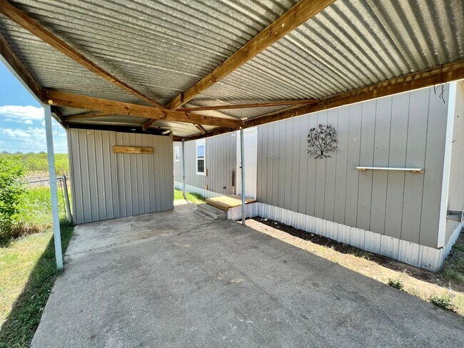 133 Old Bastrop Rd in Cedar Creek, TX - Building Photo - Building Photo