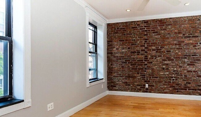 SPACIOUS Gramercy 2 Bedroom - Available Now in New York, NY - Foto de edificio - Building Photo