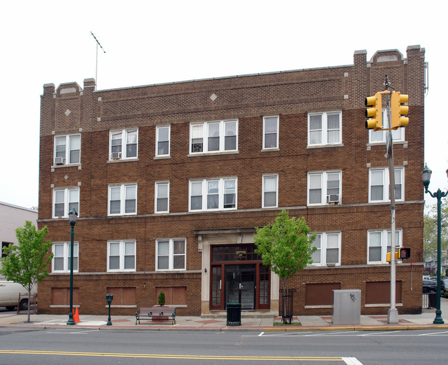 511 Kearny Ave in Kearny, NJ - Foto de edificio - Building Photo