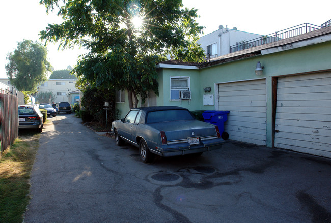 940 N Cedar St in Inglewood, CA - Foto de edificio - Building Photo