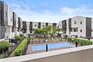 325 E Coronado Rd in Phoenix, AZ - Building Photo