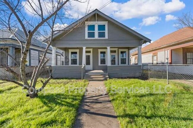 property at 817 S 10th St