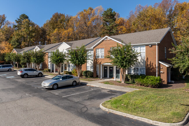 Chesterfield Gardens in Chester, VA - Foto de edificio - Building Photo