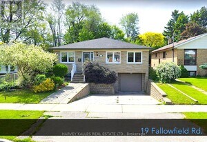 19 Fallowfield Rd in Toronto, ON - Building Photo