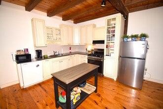 1306 Boston Post Rd in Westbrook, CT - Building Photo - Building Photo