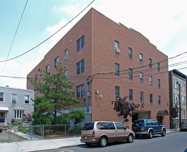 514 26th St in Union City, NJ - Building Photo - Building Photo