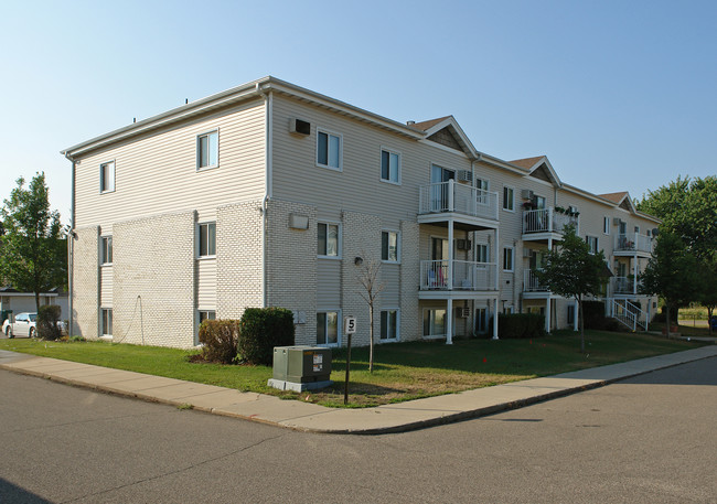 Silver Lake Commons in St. Paul, MN - Building Photo - Building Photo