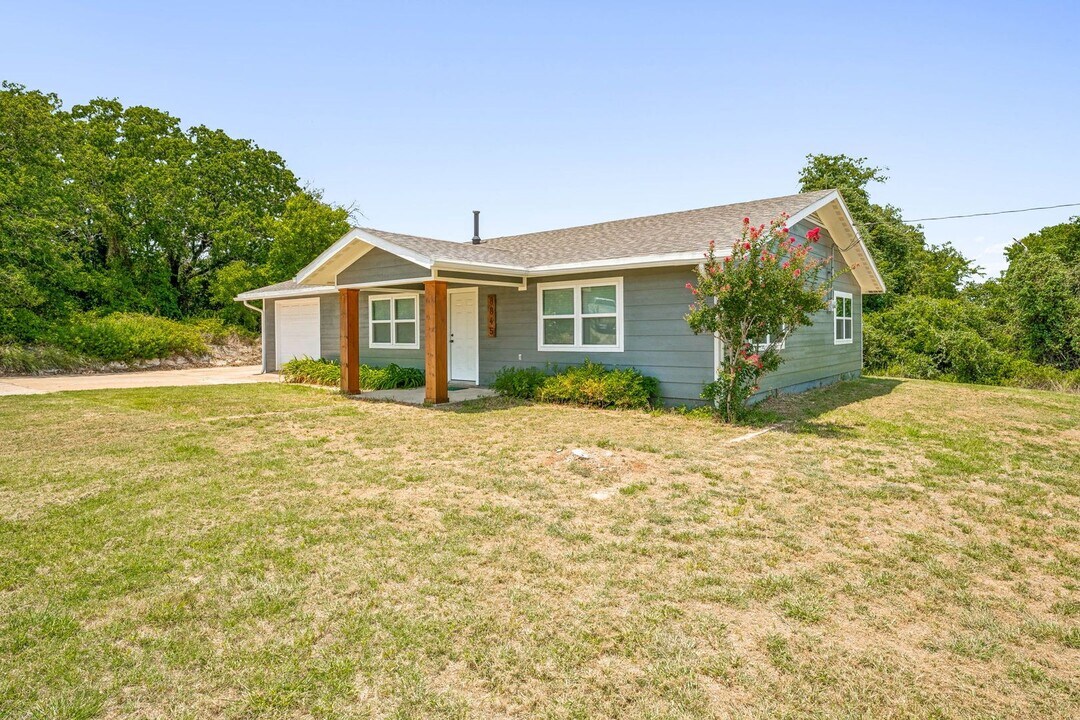 8845 FM 205 in Stephenville, TX - Building Photo