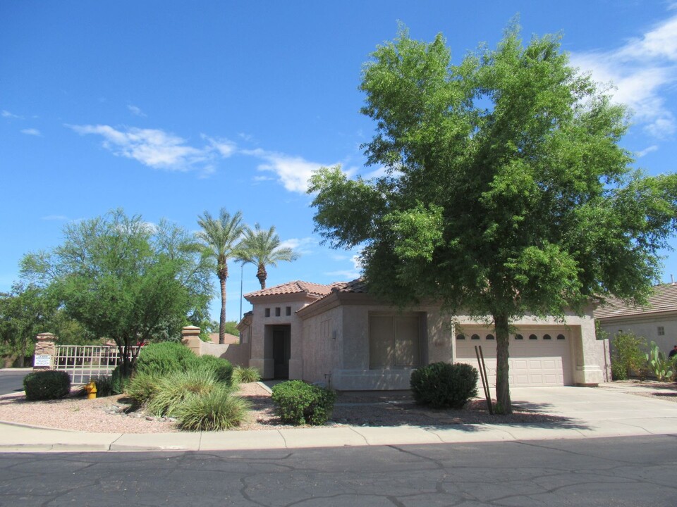 860 W Oriole Way in Chandler, AZ - Building Photo