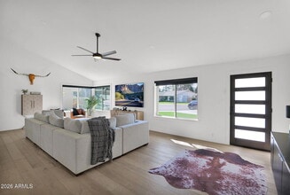 7629 N Vía De Los Ninos in Scottsdale, AZ - Building Photo - Building Photo