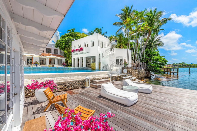 property at 24 S Hibiscus Dr