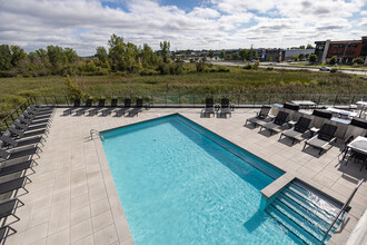 Le James in Laval, QC - Building Photo - Building Photo