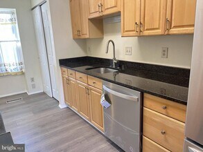 5805 Bunker Woods Ln in Burke, VA - Building Photo - Building Photo