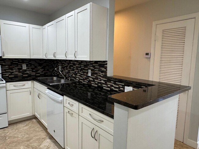 5700 NE 22nd Way, Unit 328 in Fort Lauderdale, FL - Building Photo - Building Photo