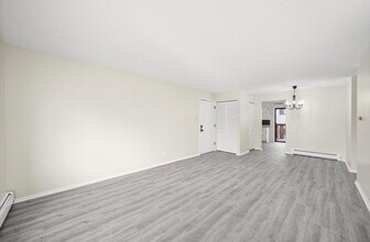 2710 Northcreek Dr, Unit 1804 in Woodridge, IL - Foto de edificio - Building Photo