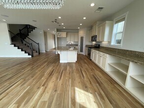 17933 Eastman Ct in Lathrop, CA - Building Photo - Building Photo