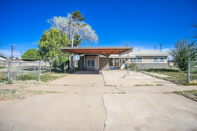 property at 2641 E Baylor St