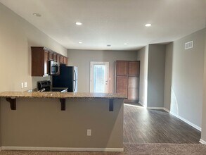 8227 SE Maple Ct in Blue Springs, MO - Building Photo - Building Photo