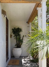 11525 Calvert St in North Hollywood, CA - Foto de edificio - Building Photo