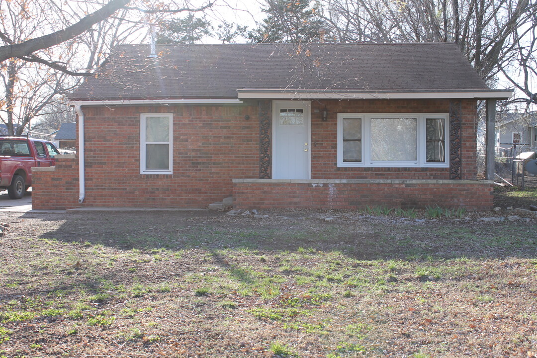 1615 N 6th St in Arkansas City, KS - Building Photo