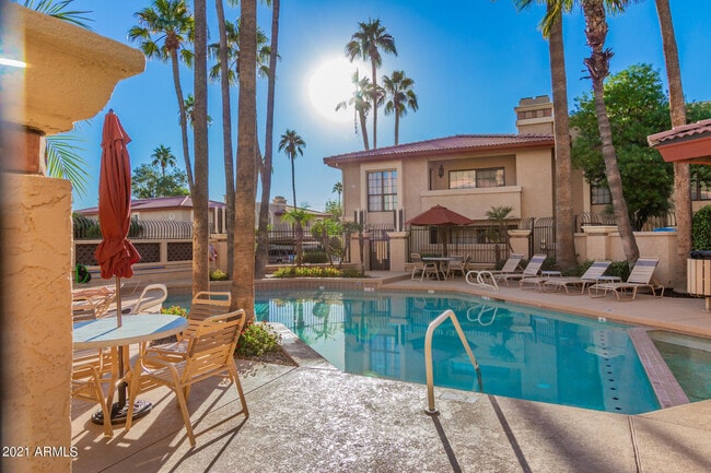 10410 N Cave Creek Rd in Phoenix, AZ - Building Photo - Building Photo