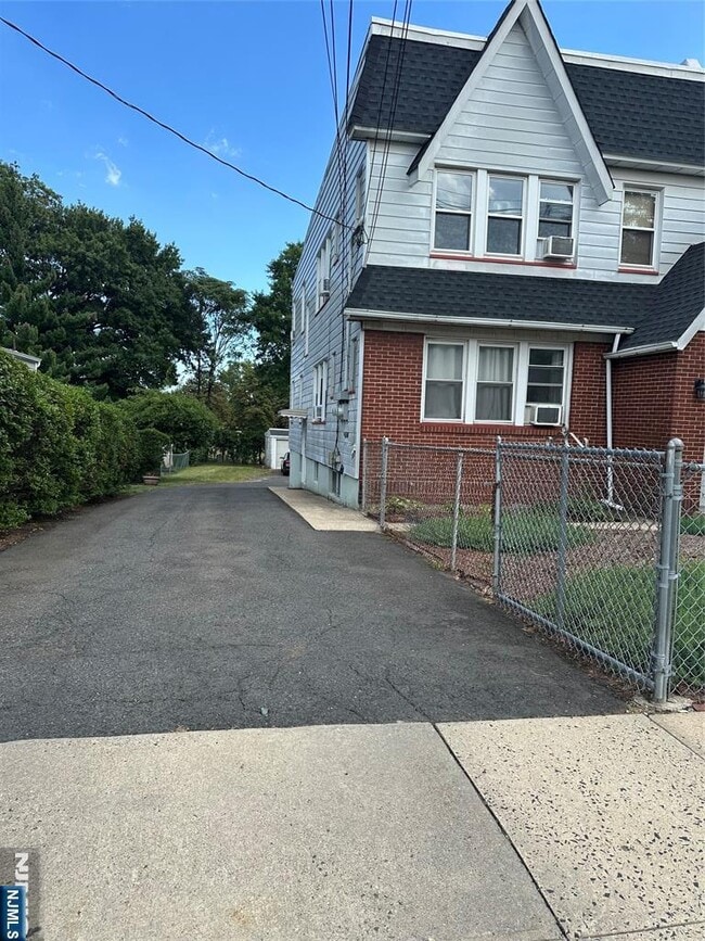 142 Rutherford Pl in North Arlington, NJ - Building Photo - Building Photo