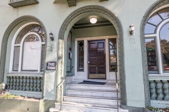 240 Grand in Oakland, CA - Foto de edificio - Building Photo