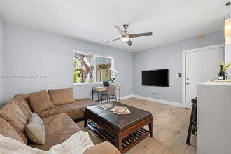 6330 SW 79th St in South Miami, FL - Building Photo - Building Photo