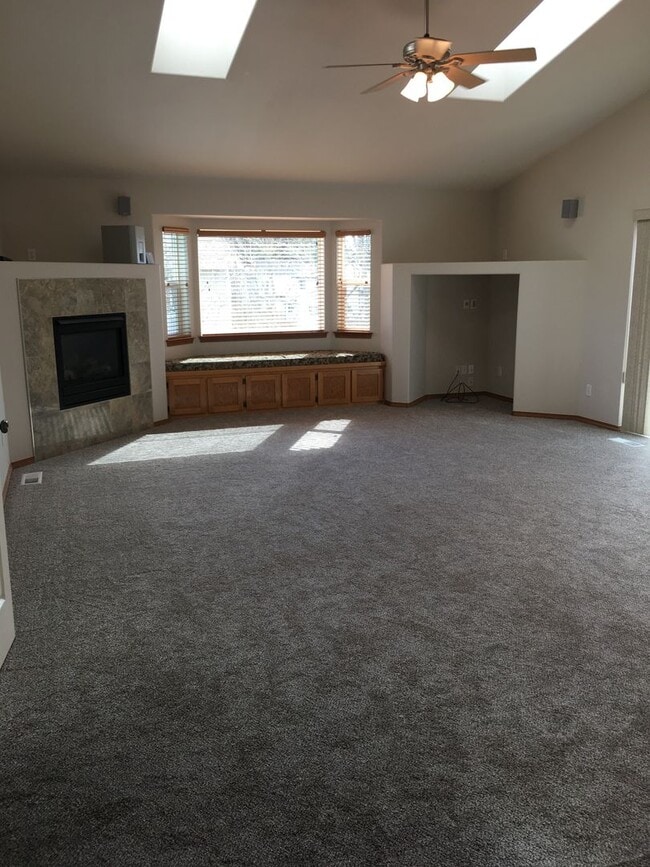 344 SW Stroops Dr in Oak Harbor, WA - Building Photo - Building Photo