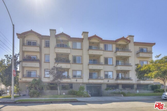 property at 601 Serrano Ave