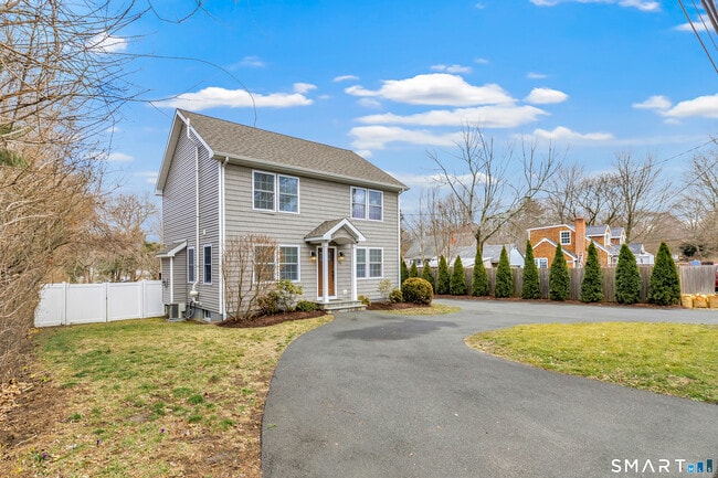 44 Morehouse Hwy in Fairfield, CT - Building Photo - Building Photo