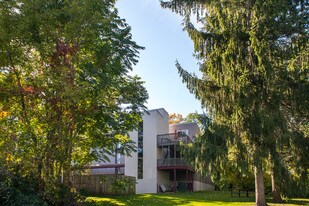 West Huron Apartments in Ann Arbor, MI - Building Photo