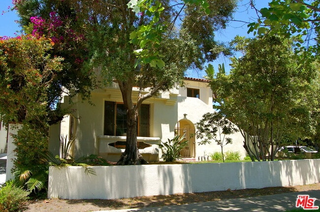 property at 1203 Hi Point St