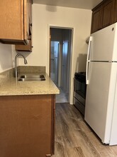 224 Linwood Ave, Unit D in Monrovia, CA - Foto de edificio - Building Photo