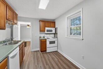 212 W 49th St in Savannah, GA - Building Photo - Building Photo