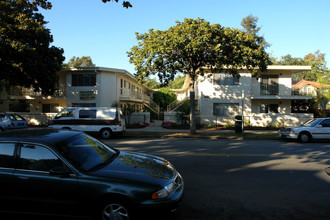 Palm Gardens Apartments in Santa Barbara, CA - Building Photo - Building Photo