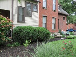 877 Dennison Ave in Columbus, OH - Building Photo - Building Photo