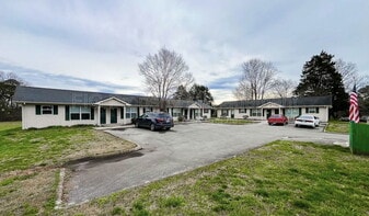 121 Helms Dr in Madisonville, TN - Building Photo