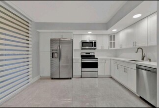 8615 NW 8th St in Miami, FL - Building Photo - Building Photo
