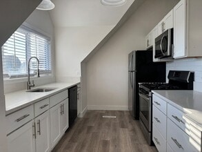 81 Montoya Dr in Branford, CT - Foto de edificio - Building Photo