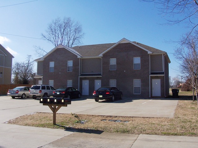62 Durrett Dr in Clarksville, TN - Foto de edificio - Building Photo