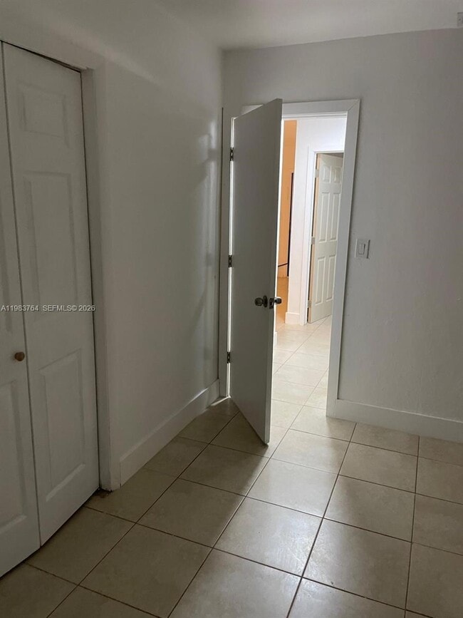 210 NE 40th Ct in Oakland Park, FL - Building Photo - Building Photo