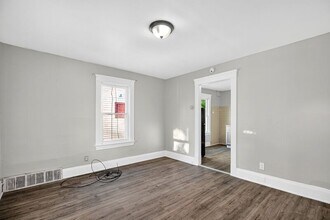 389 E 160th St in Cleveland, OH - Building Photo - Building Photo