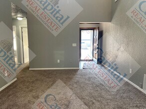 1013 W Gladys Way in Mustang, OK - Building Photo - Building Photo