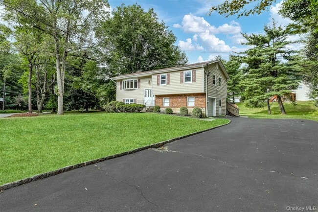 191 Long Clove Rd in New City, NY - Building Photo - Building Photo